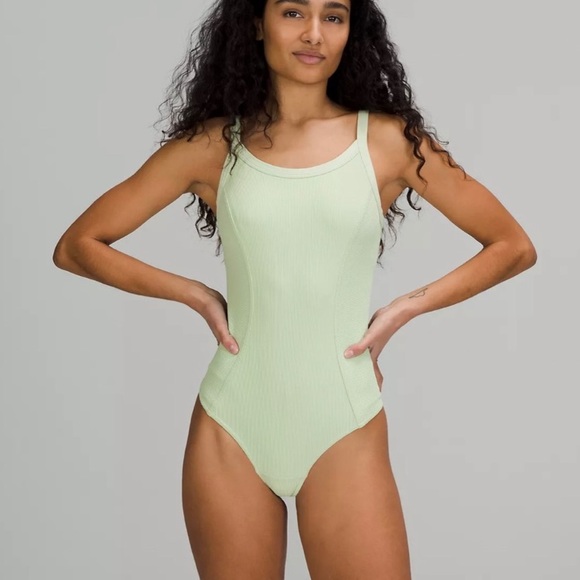 lululemon athletica Tops - Lululemon Athletica Ribbed Yoga Bodysuit Creamy Mint Size 8 EUC